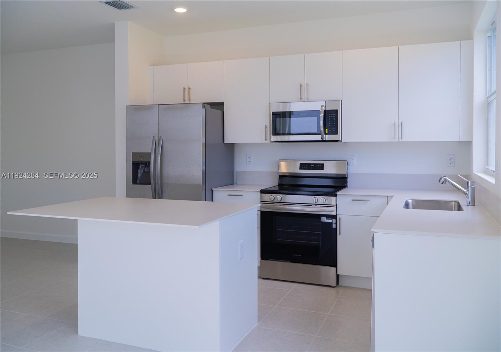 27651 Southwest 155th Court Homestead, FL 33032 - Photo 5 of 48
