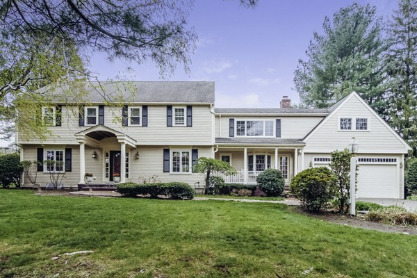 27 Colonial Road Milton, MA 02186 - Photo 1 of 24 Gallery Image 1