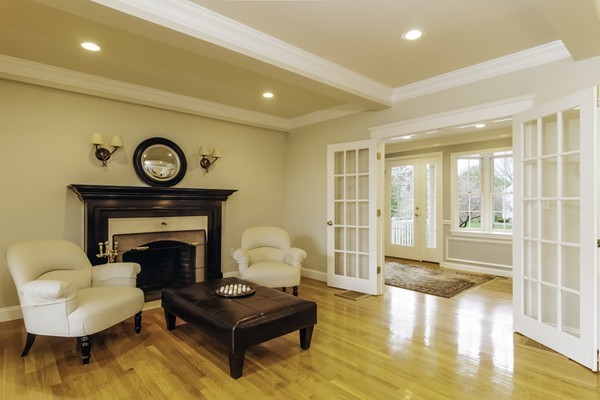 27 Colonial Road Milton, MA 02186 - Photo 5 of 24 Gallery Image 5