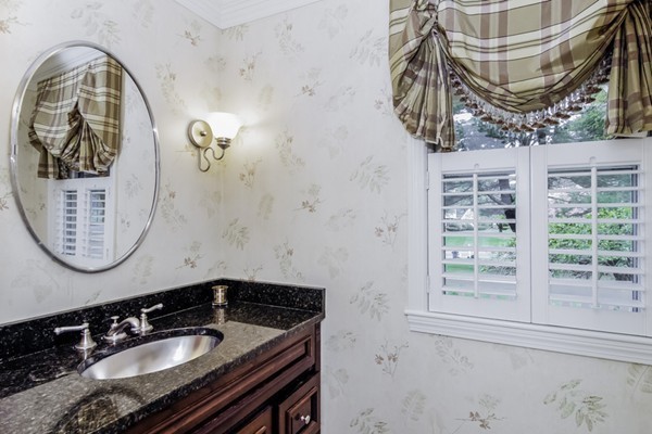 27 Colonial Road Milton, MA 02186 - Photo 10 of 24 Gallery Image 10