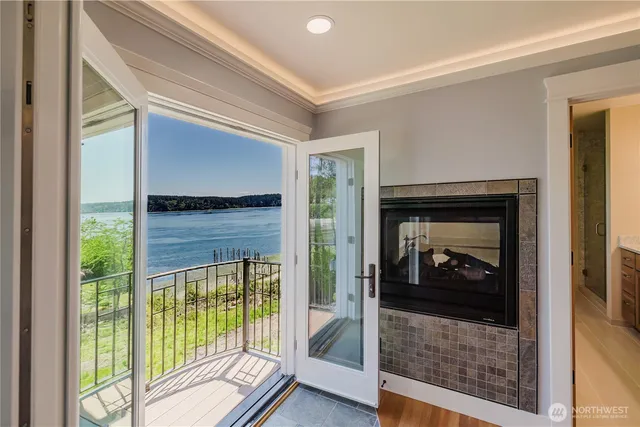 a view of livingroom with furniture