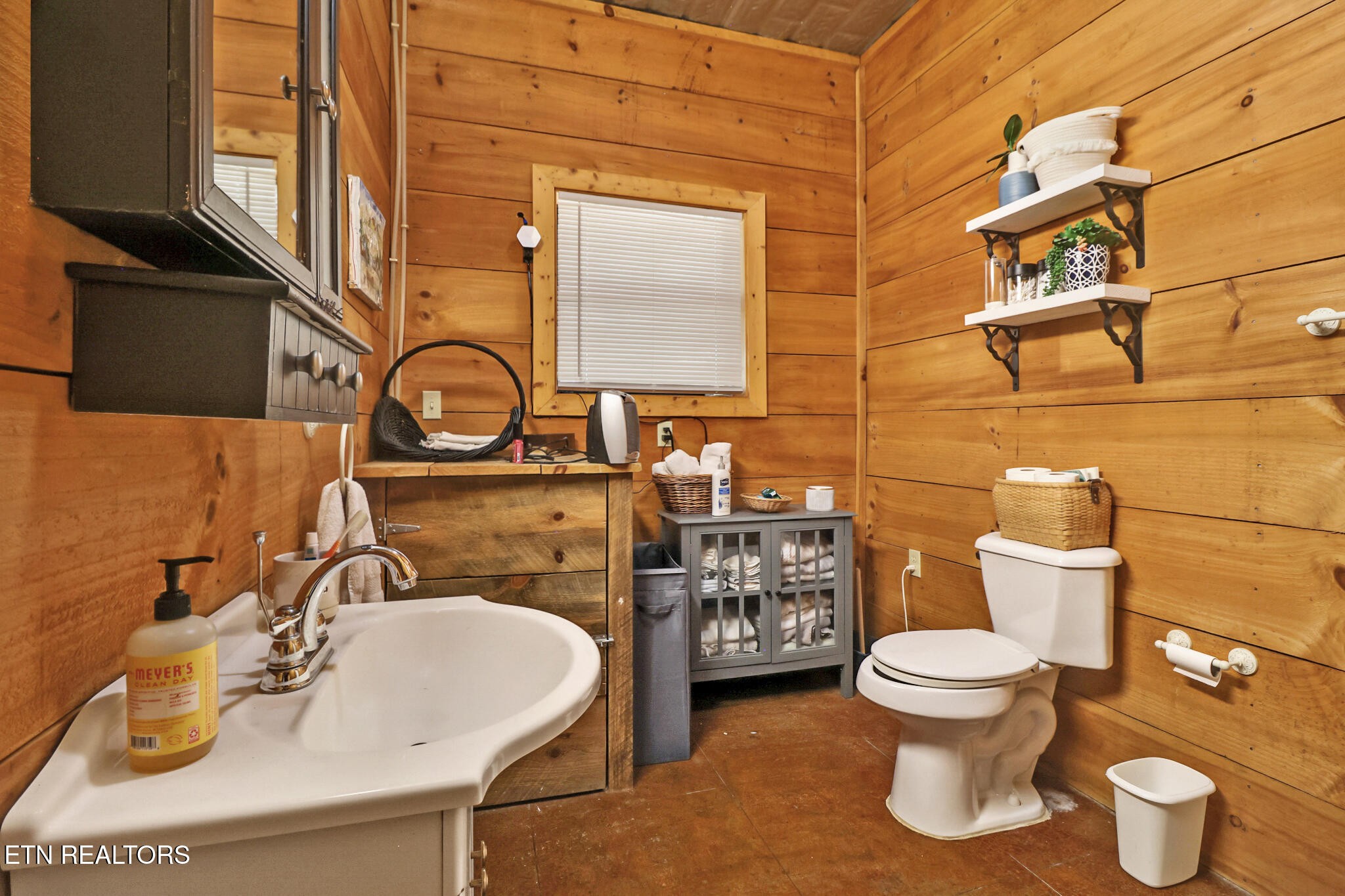 9988 Upper East Valley Road Pikeville, TN 37367 - Photo 37 of 56