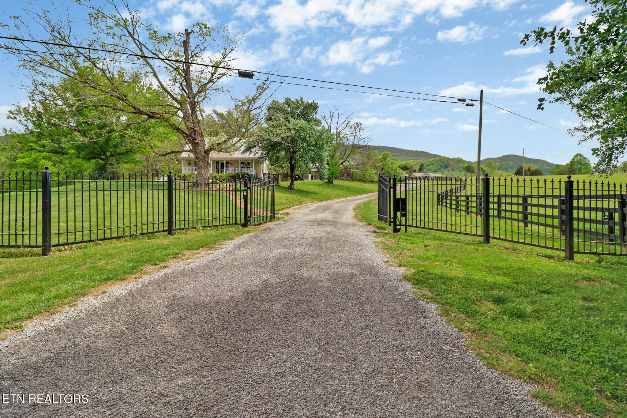 9988 Upper East Valley Road Pikeville, TN 37367 - Photo 4 of 56
