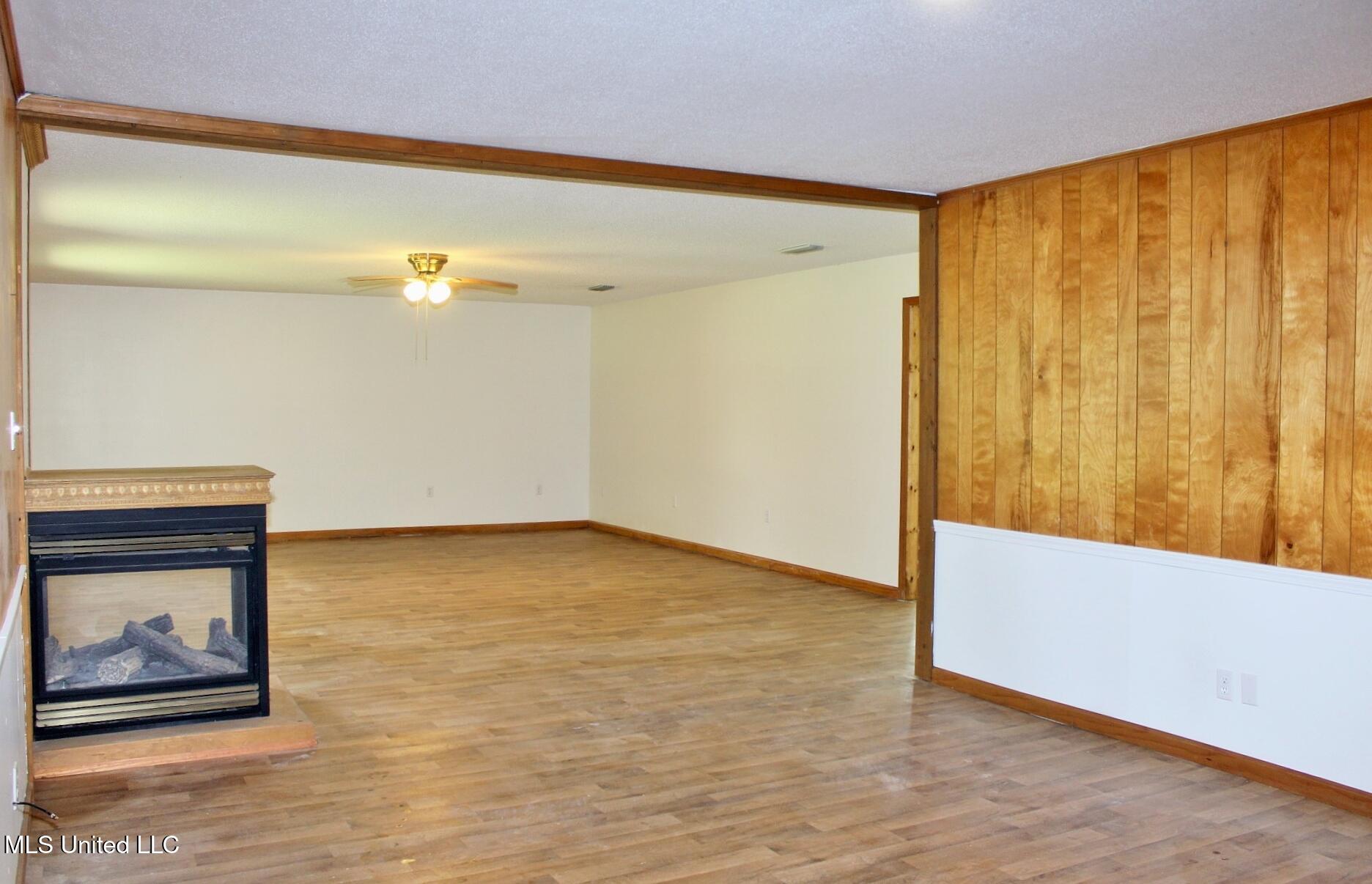 6908 Trehern Street Moss Point, MS 39563 - Photo 12 of 31 12-Den