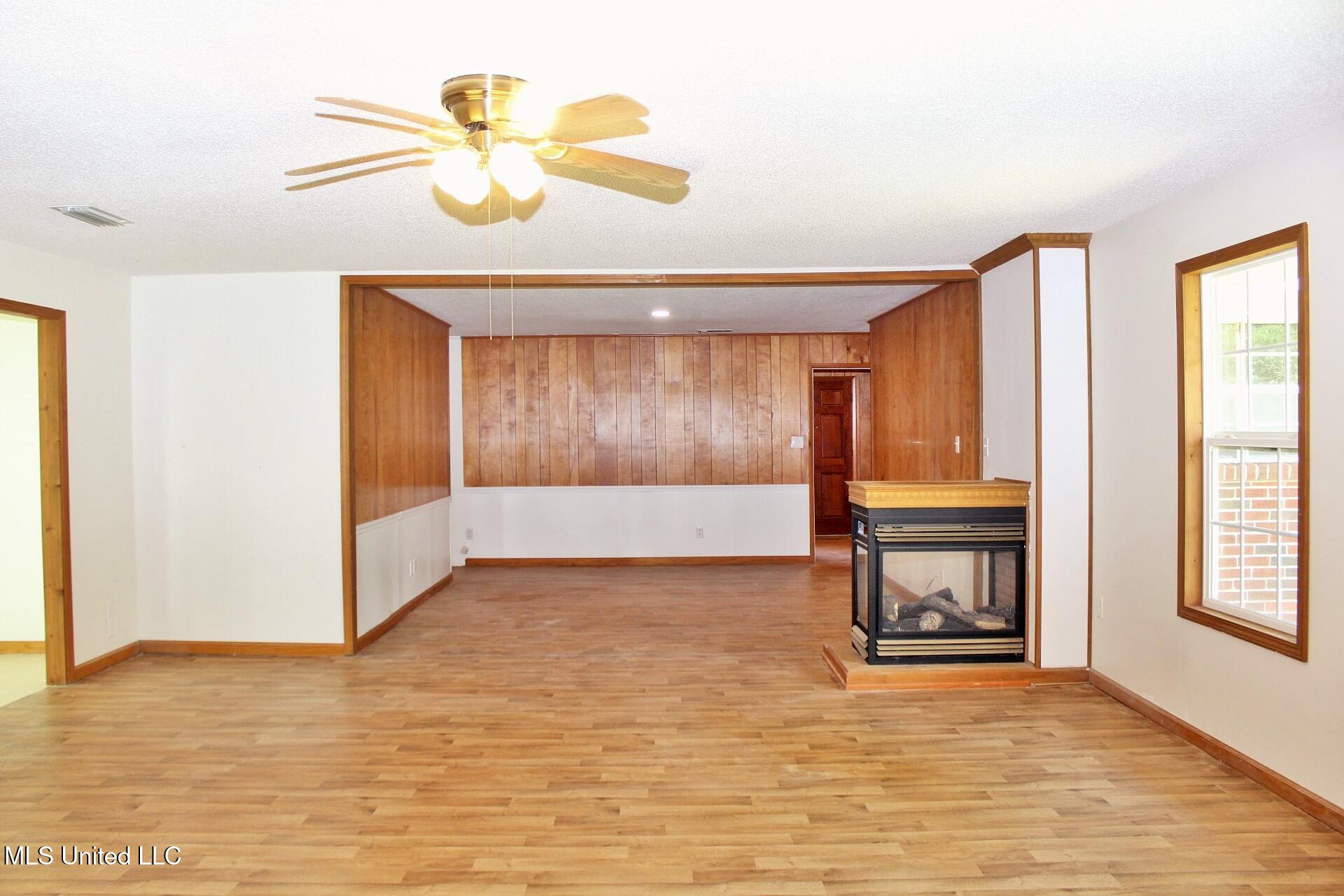 6908 Trehern Street Moss Point, MS 39563 - Photo 14 of 31 14-Den