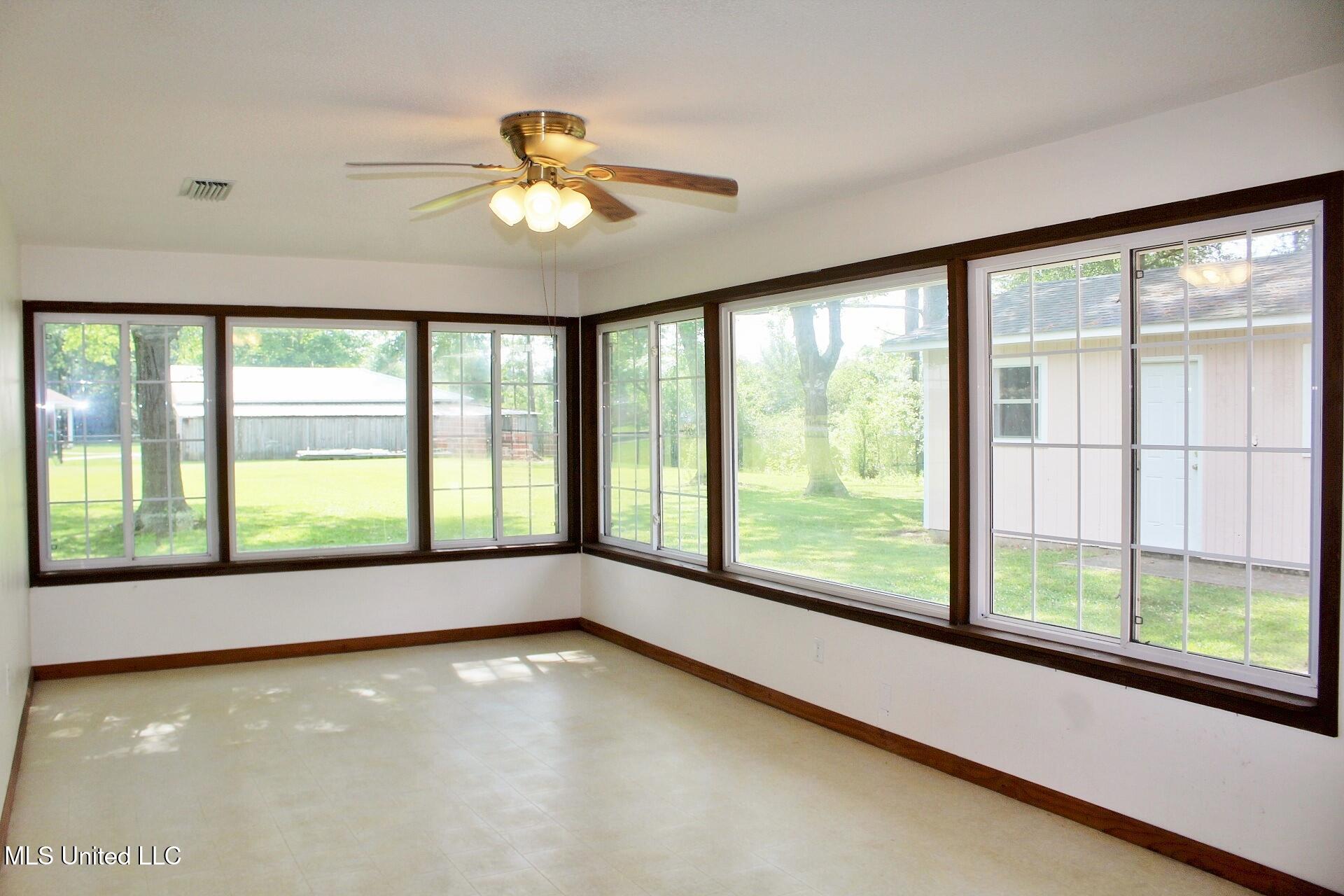 6908 Trehern Street Moss Point, MS 39563 - Photo 16 of 31 16-Sunroom