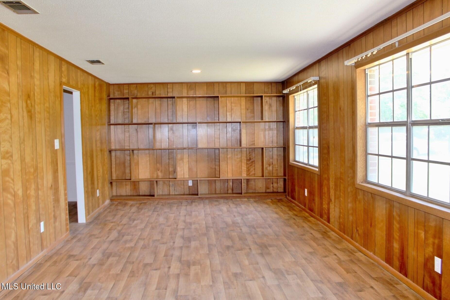 6908 Trehern Street Moss Point, MS 39563 - Photo 2 of 31 2-Living Room