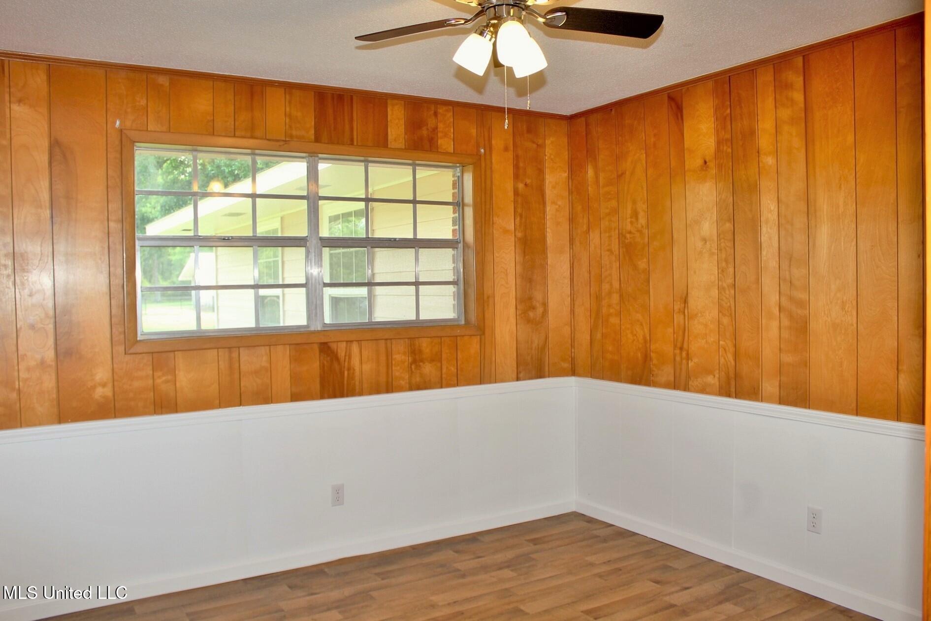 6908 Trehern Street Moss Point, MS 39563 - Photo 23 of 31 23-Bedroom 3