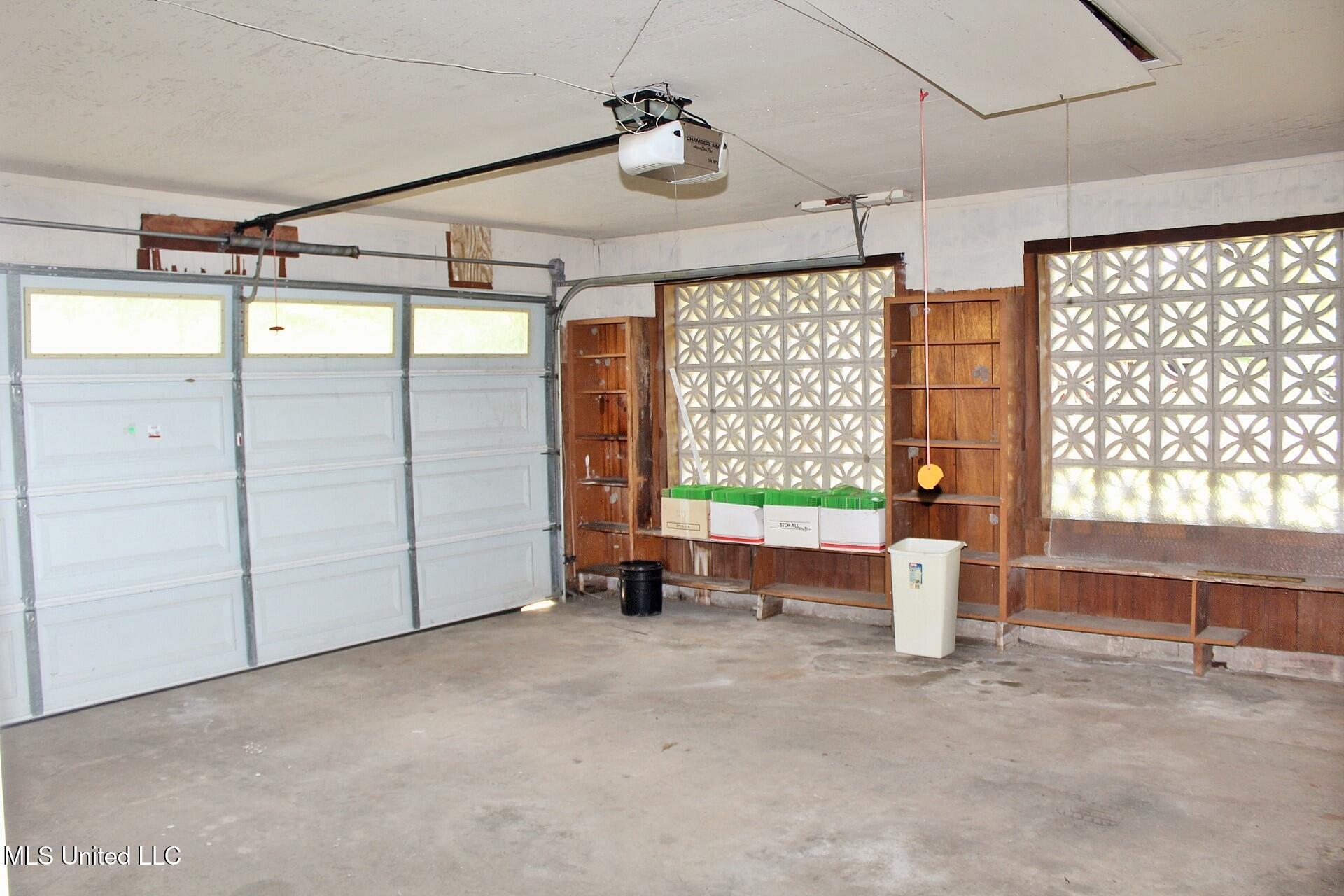 6908 Trehern Street Moss Point, MS 39563 - Photo 25 of 31 25-Garage