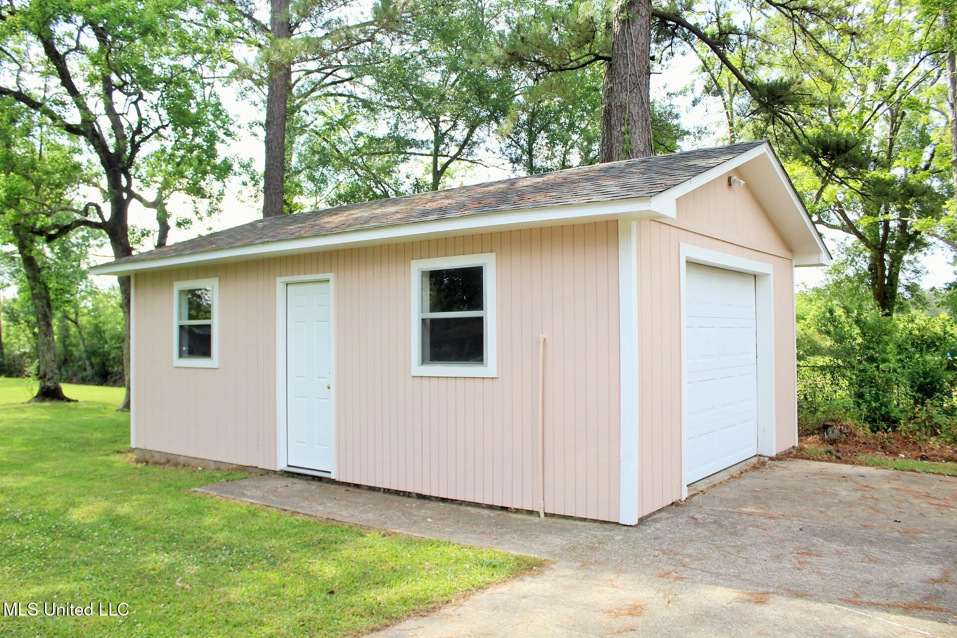 6908 Trehern Street Moss Point, MS 39563 - Photo 27 of 31 27-Worksop