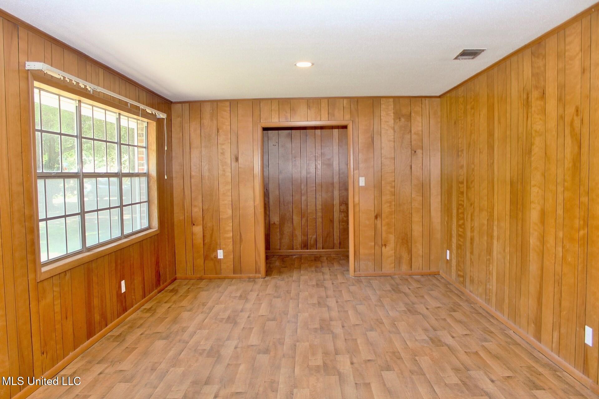 6908 Trehern Street Moss Point, MS 39563 - Photo 3 of 31 3-Living Room