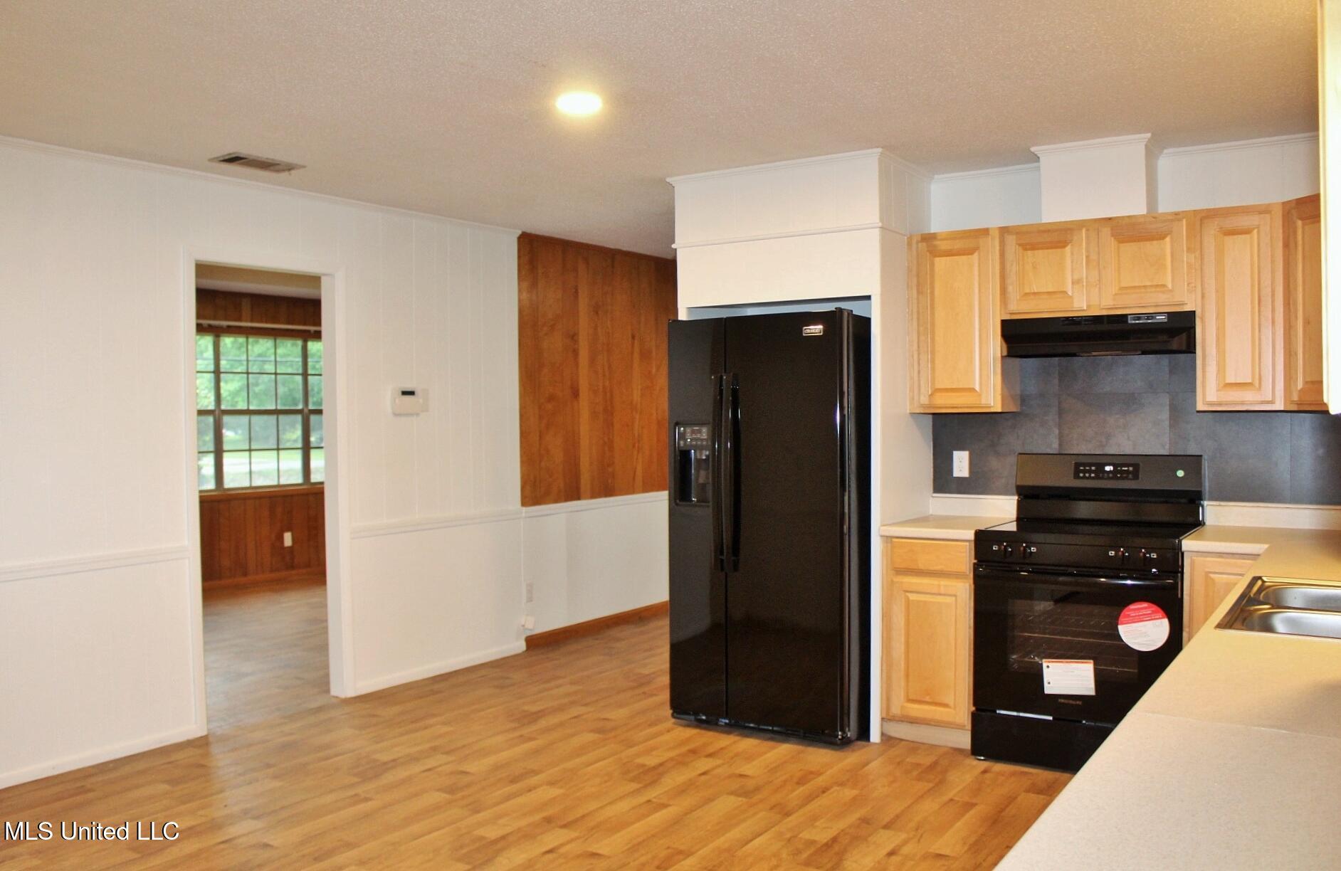 6908 Trehern Street Moss Point, MS 39563 - Photo 4 of 31 IMG_2232
