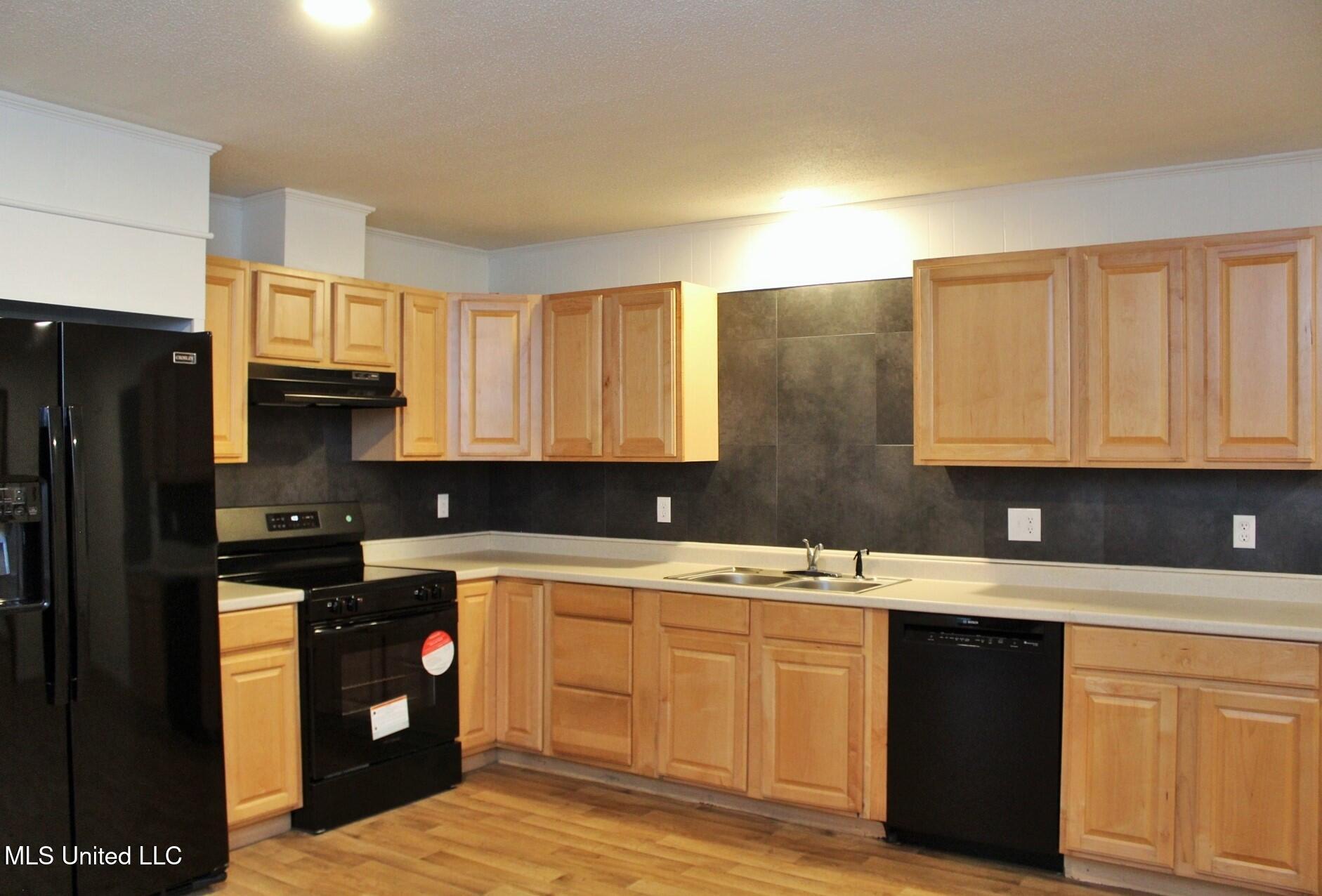 6908 Trehern Street Moss Point, MS 39563 - Photo 5 of 31 IMG_2247