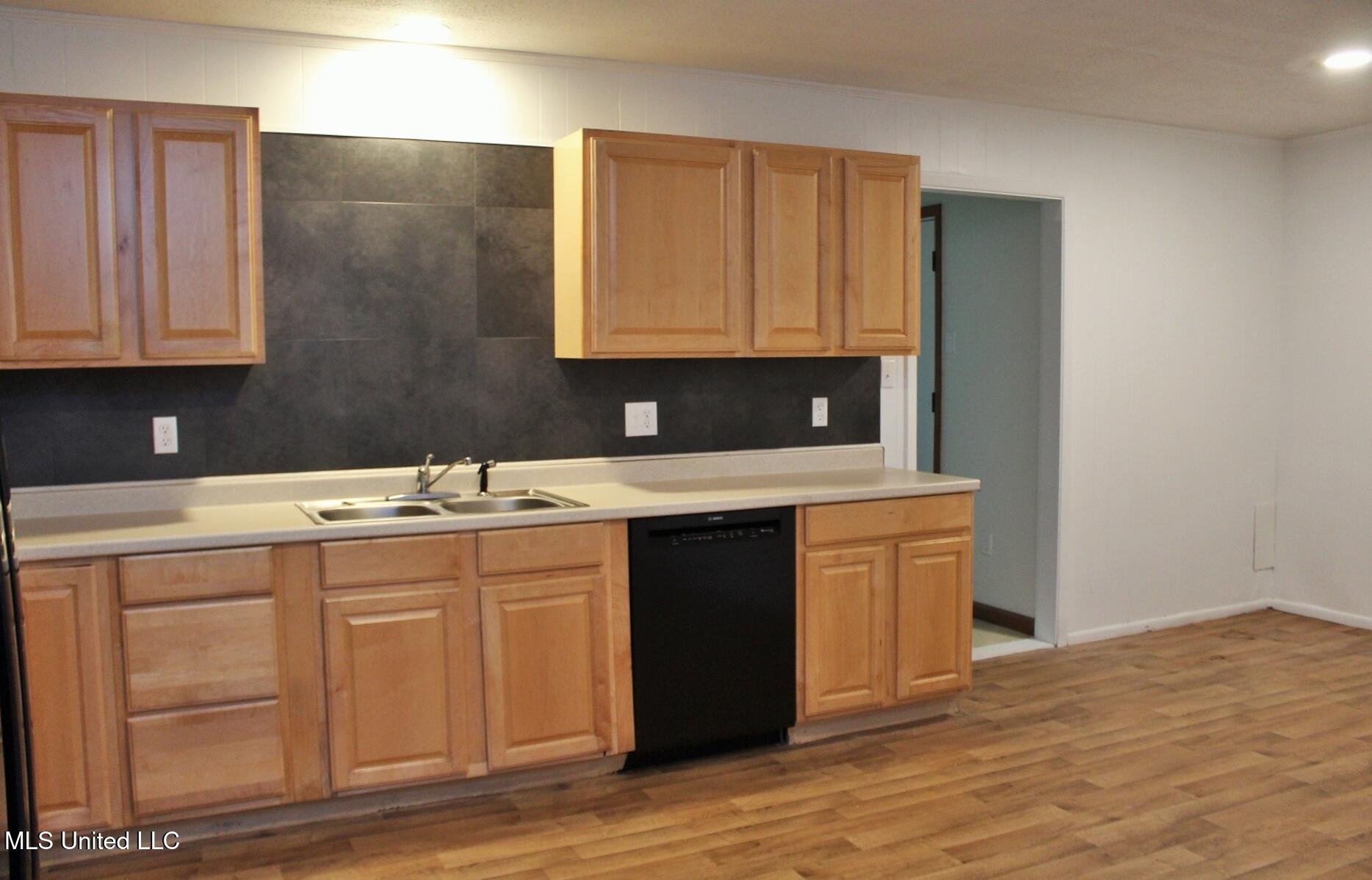 6908 Trehern Street Moss Point, MS 39563 - Photo 6 of 31 IMG_2252
