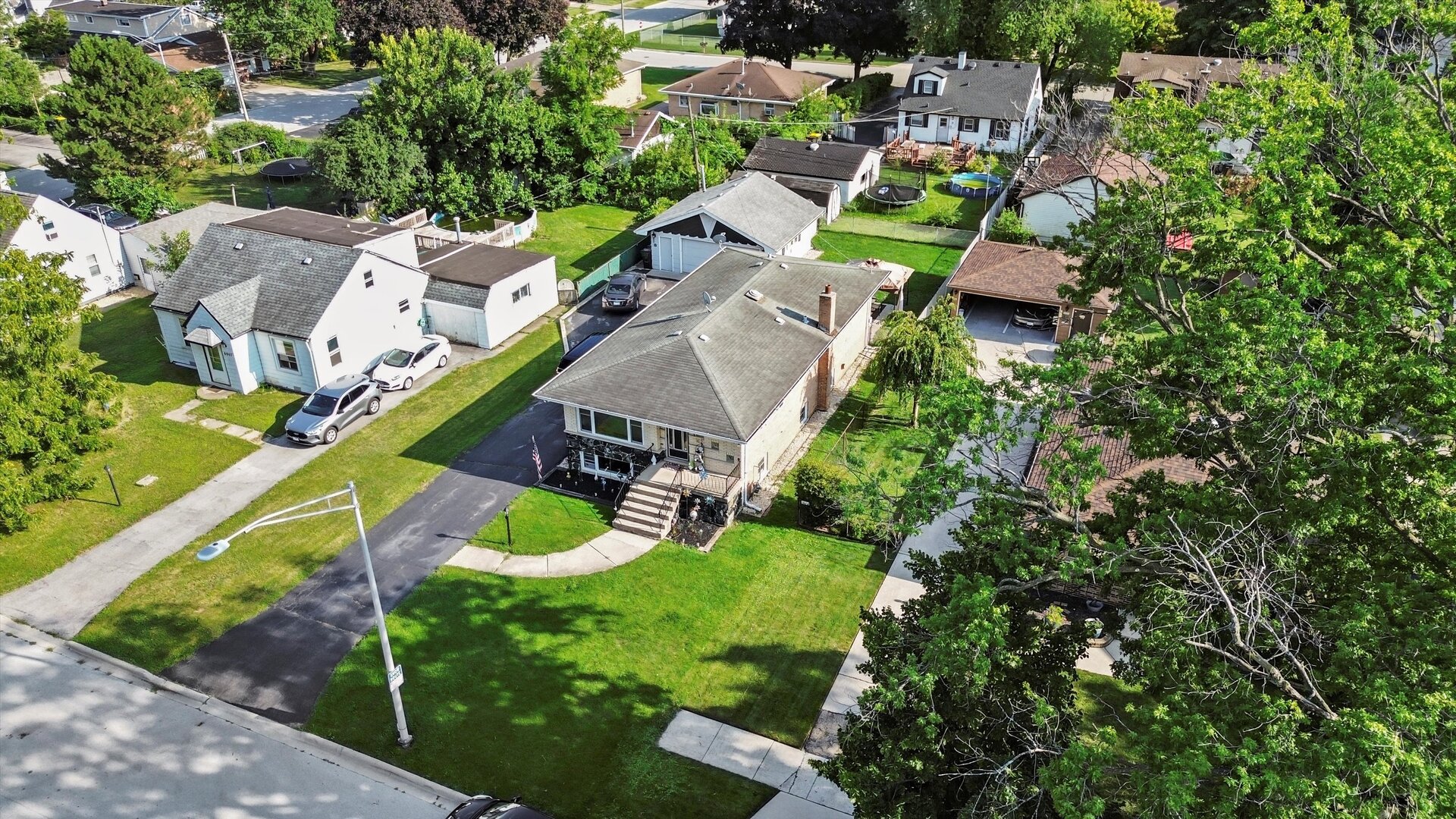 6913 97th Street Chicago Ridge, IL 60415 - Photo 7 of 38 Gallery Image 7