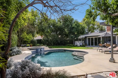 $1,749,000 | 4910 Abbeyville Avenue, Woodland Hills, CA 91364