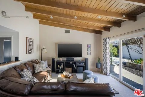 $1,749,000 | 4910 Abbeyville Avenue, Woodland Hills, CA 91364