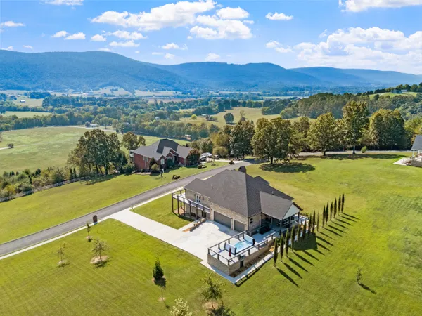$995,000 | 178 Skyhigh Drive, Dunlap, TN 37327