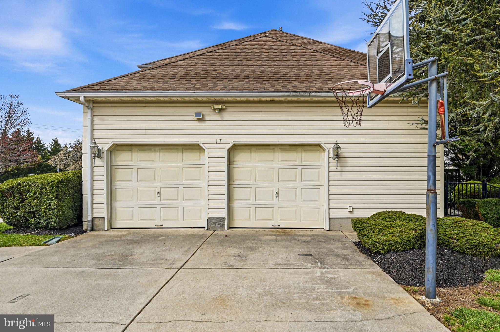 17 Polo Run Mickleton, NJ 08056 - Photo 8 of 66 Charming garage with basketball hoop.