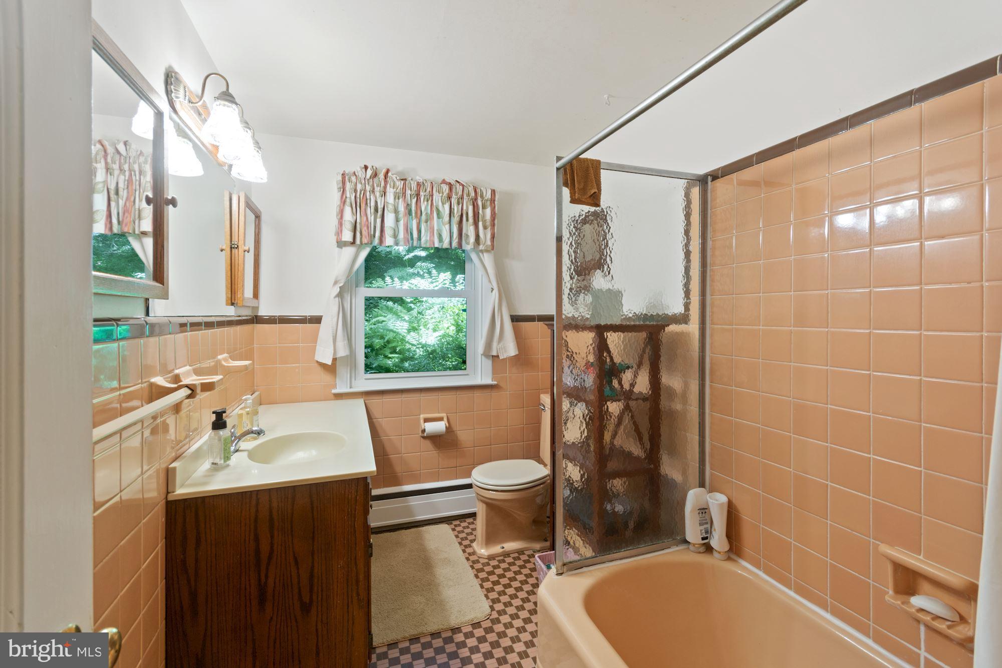 544 Upper Weadley Road Wayne, PA 19087 - Photo 24 of 43 FULL BATH