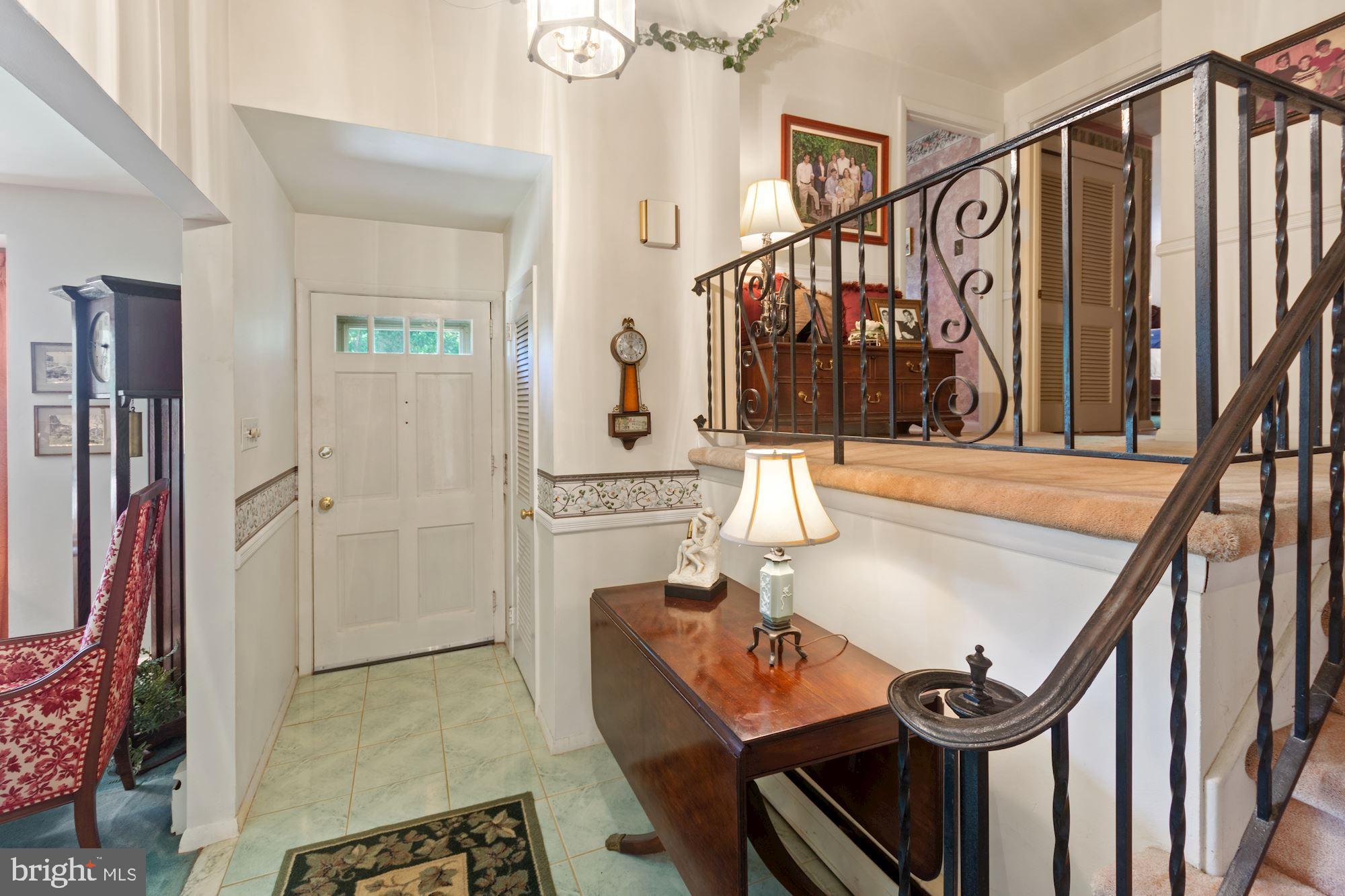 544 Upper Weadley Road Wayne, PA 19087 - Photo 4 of 43 FOYER