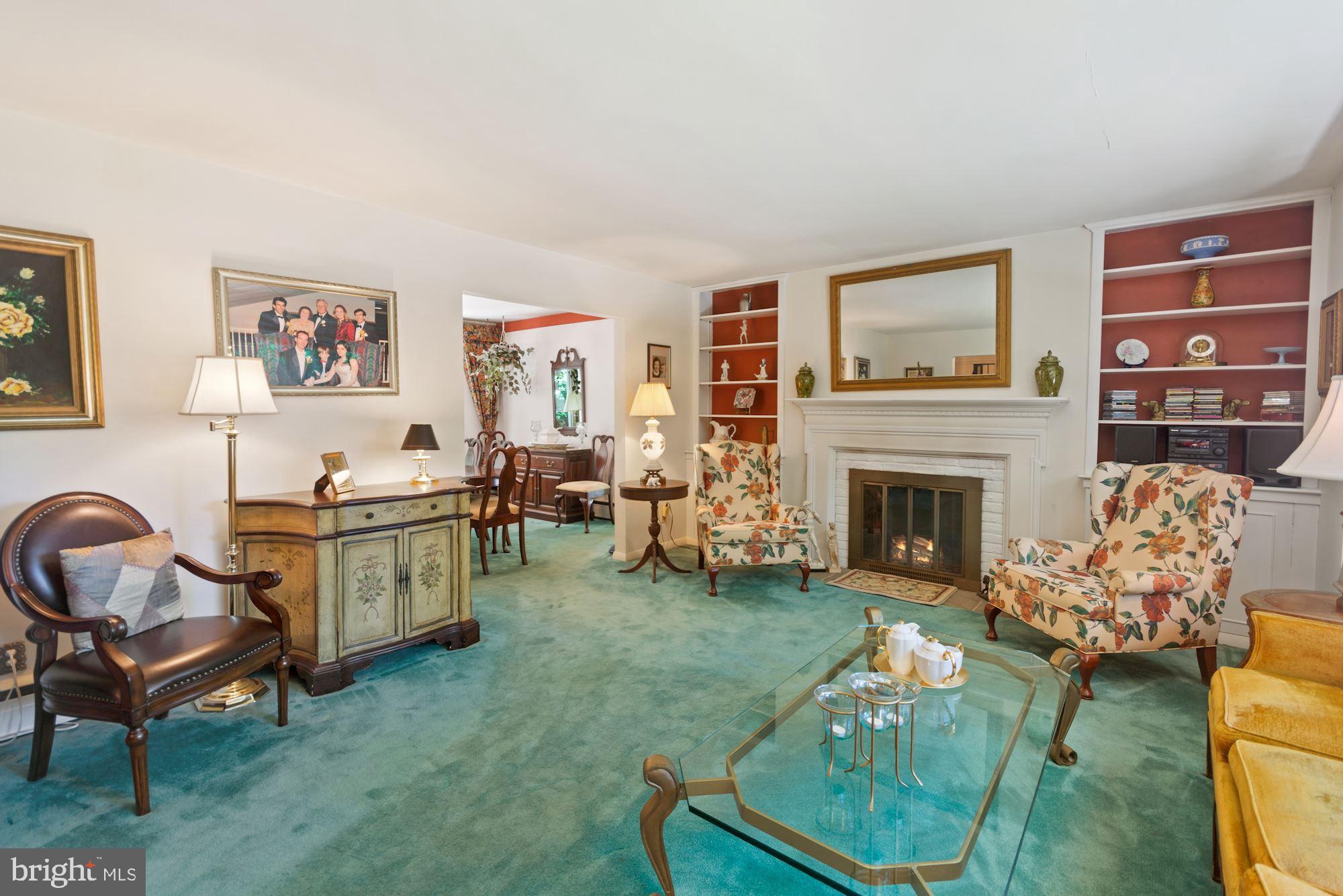 544 Upper Weadley Road Wayne, PA 19087 - Photo 6 of 43 LIVING ROOM