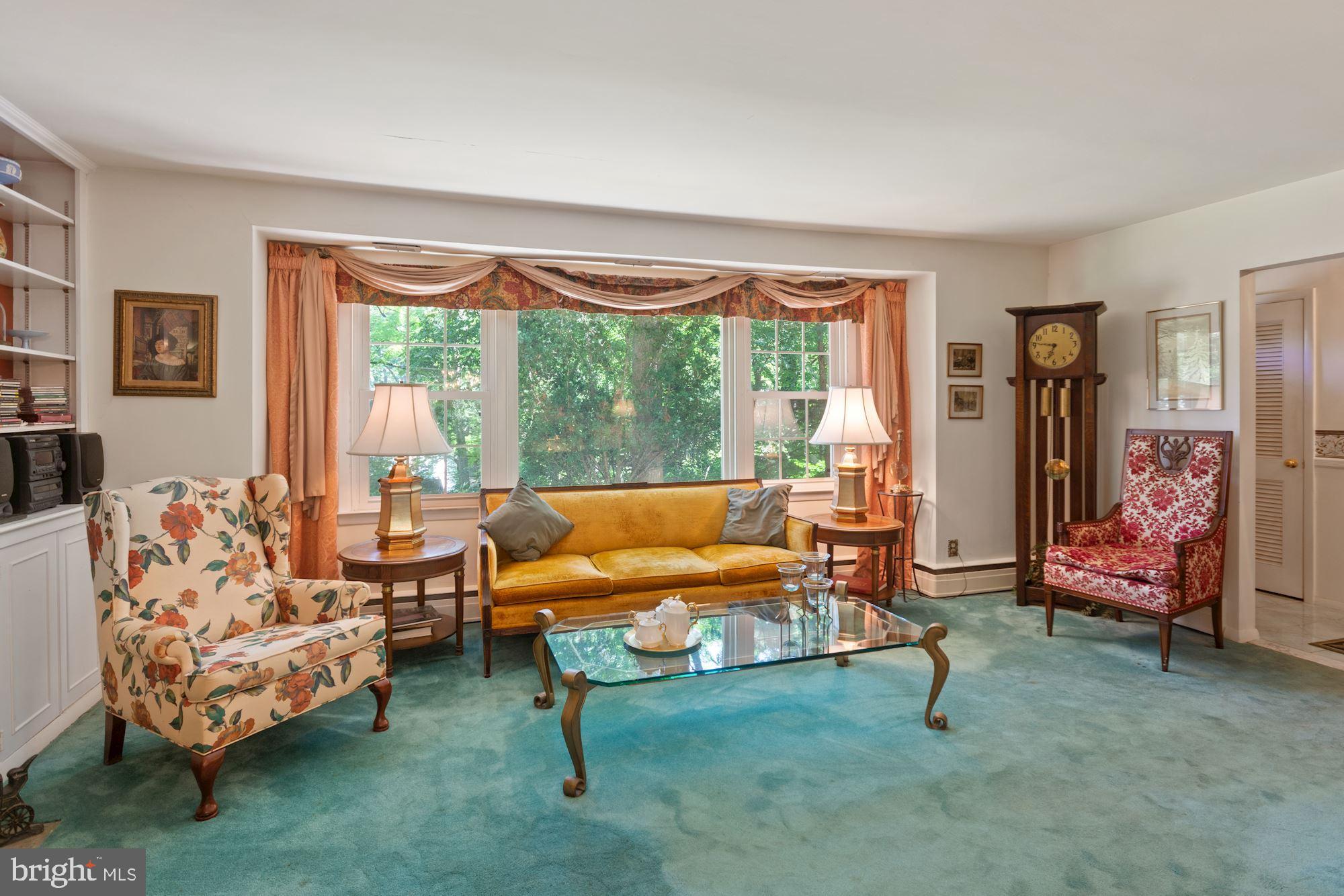 544 Upper Weadley Road Wayne, PA 19087 - Photo 7 of 43 LIVING ROOM