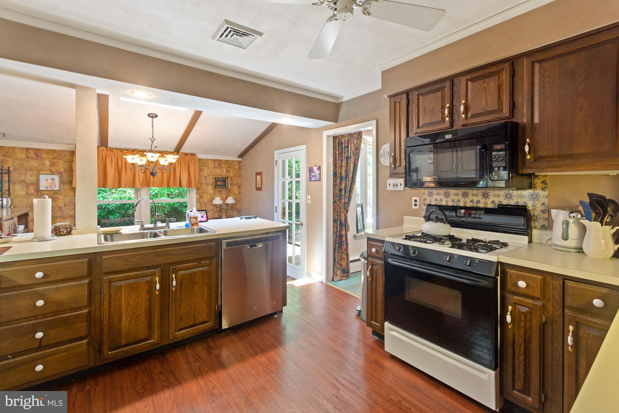 544 Upper Weadley Road Wayne, PA 19087 - Photo 8 of 43 KITCHEN