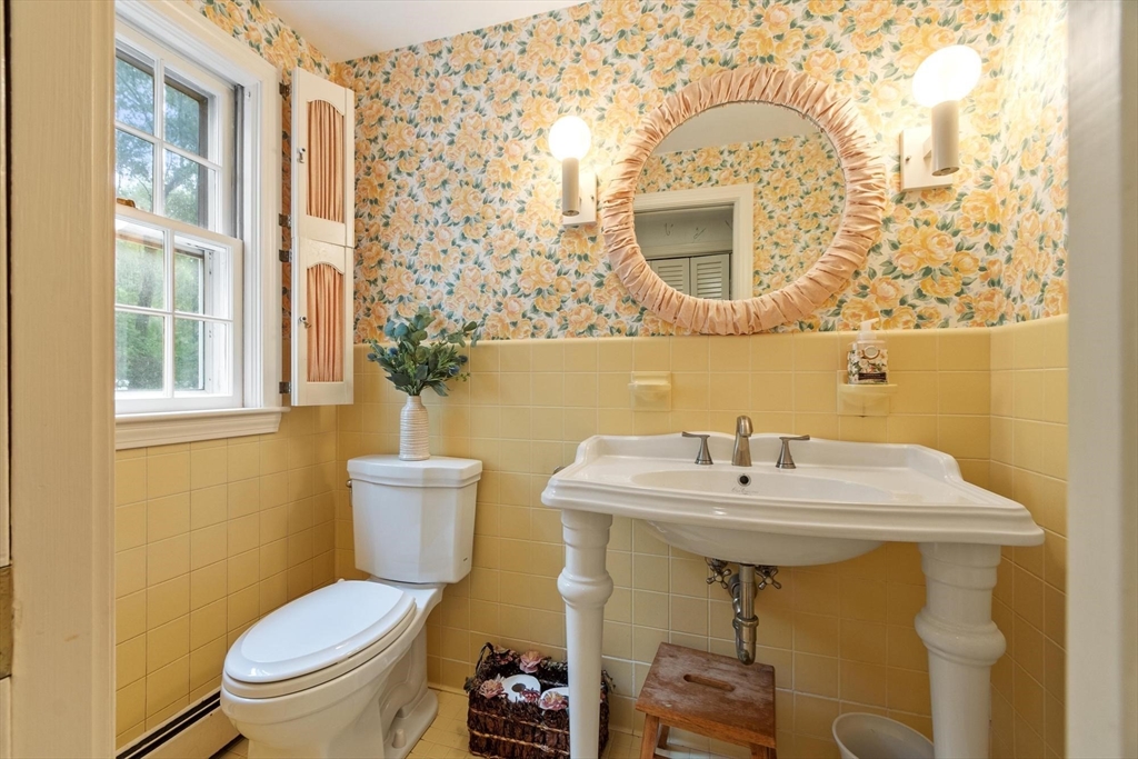 19 Huntingdon Road Lynnfield, MA 01940 - Photo 20 of 39