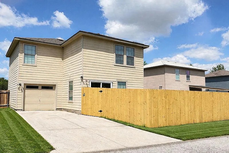 5211 Viewpoint Drive Austin, TX 78744 - Photo 25 of 25 a backyard of a house