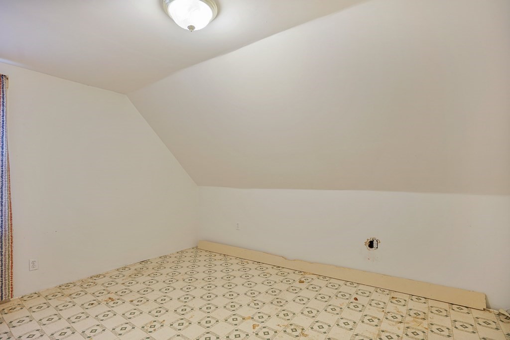 237-239 White Street Springfield, MA 01108 - Photo 13 of 31 a view of a room