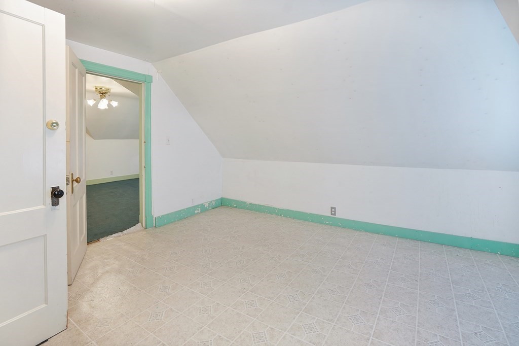 237-239 White Street Springfield, MA 01108 - Photo 18 of 31 a view of empty room