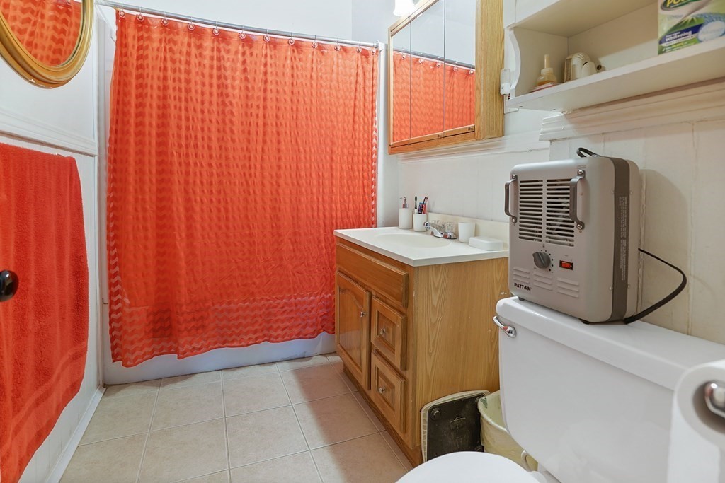 237-239 White Street Springfield, MA 01108 - Photo 30 of 31 a utility room with dryer and washer