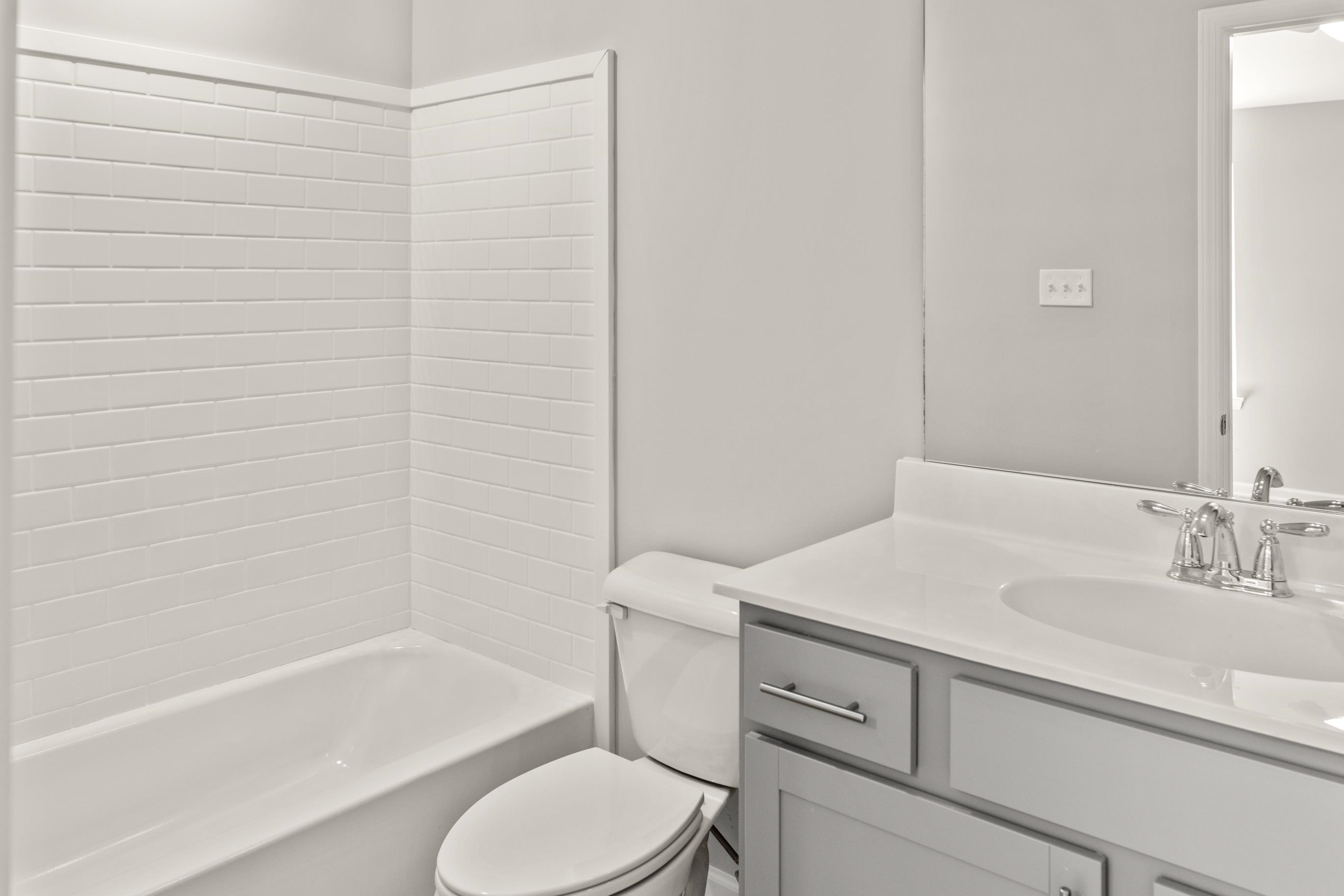 5279 Zodiac Road Memphis, TN 38118 - Photo 18 of 22 a bathroom with a sink toilet and bathtub