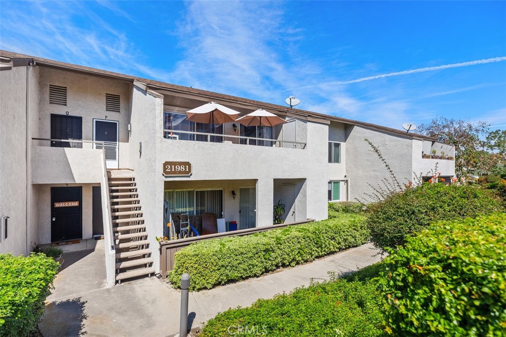 21981 Rimhurst Drive, Unit P160 Lake Forest, CA 92630 - Photo 4 of 35 a front view of a house with a yard