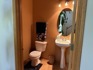 426 Vaughn Circle Aurora, IL 60502 - Photo 7 of 19 a bathroom with a toilet sink and mirror