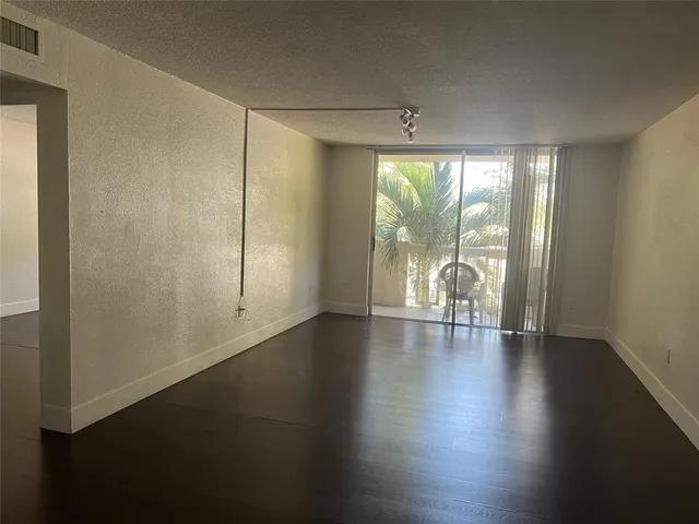 $1,750 | 1800 Sans Souci Boulevard, Unit 332, North Miami, FL 33181