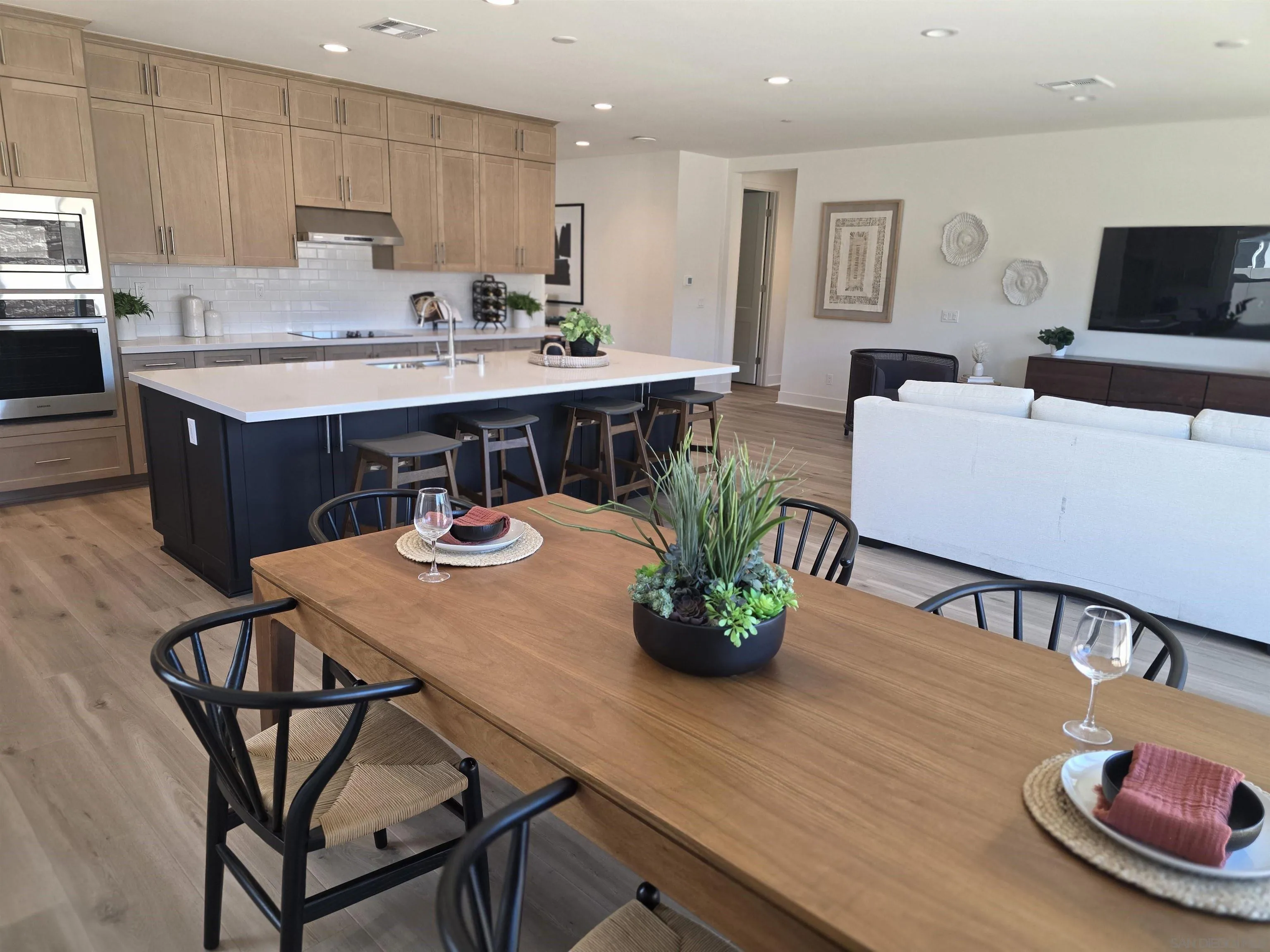3501 Butler Place Escondido, CA 92027 - Photo 8 of 15 Breakfast Area