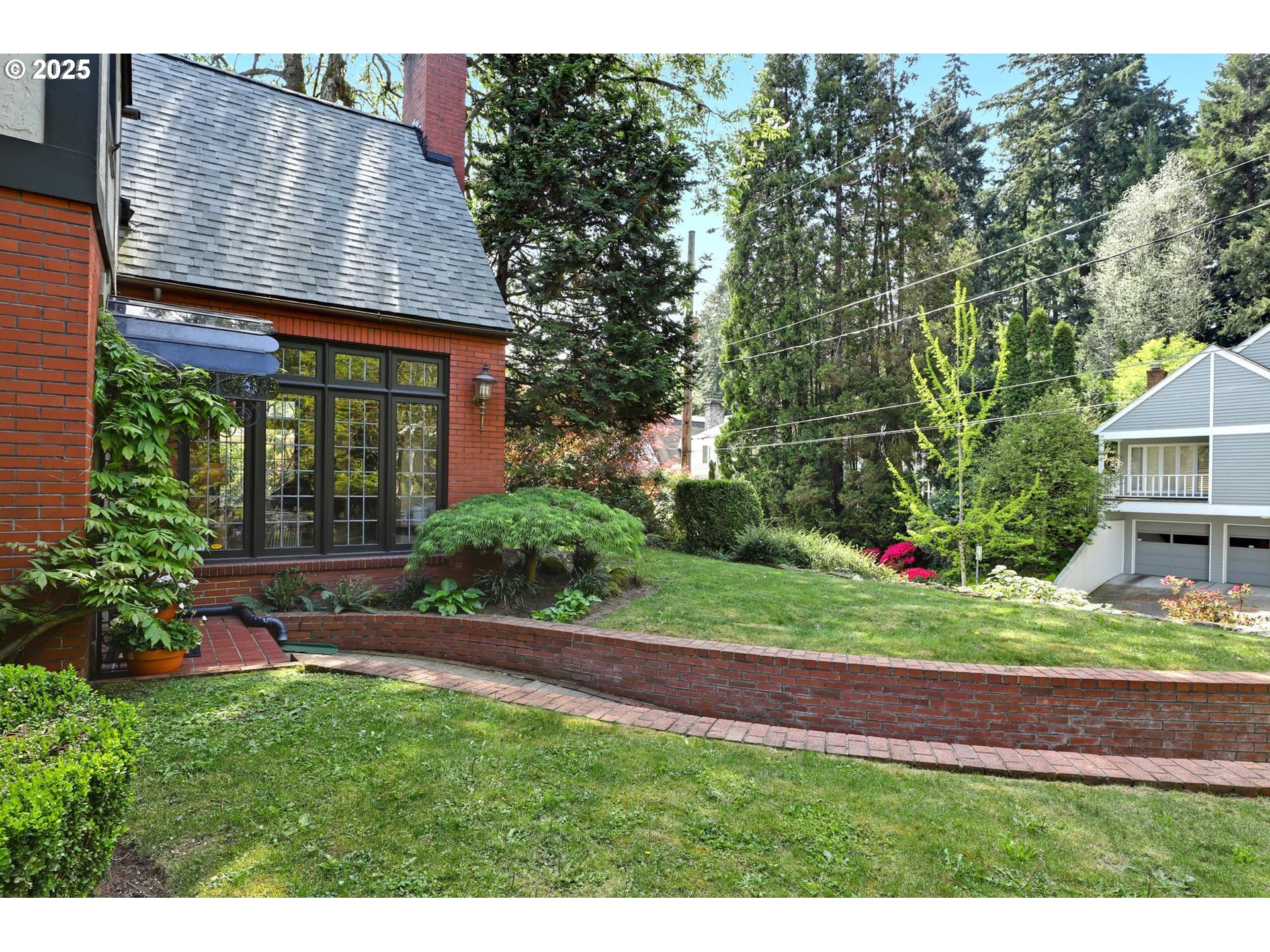 1034 Southwest Douglas Place Portland, OR 97205 - Photo 4 of 48