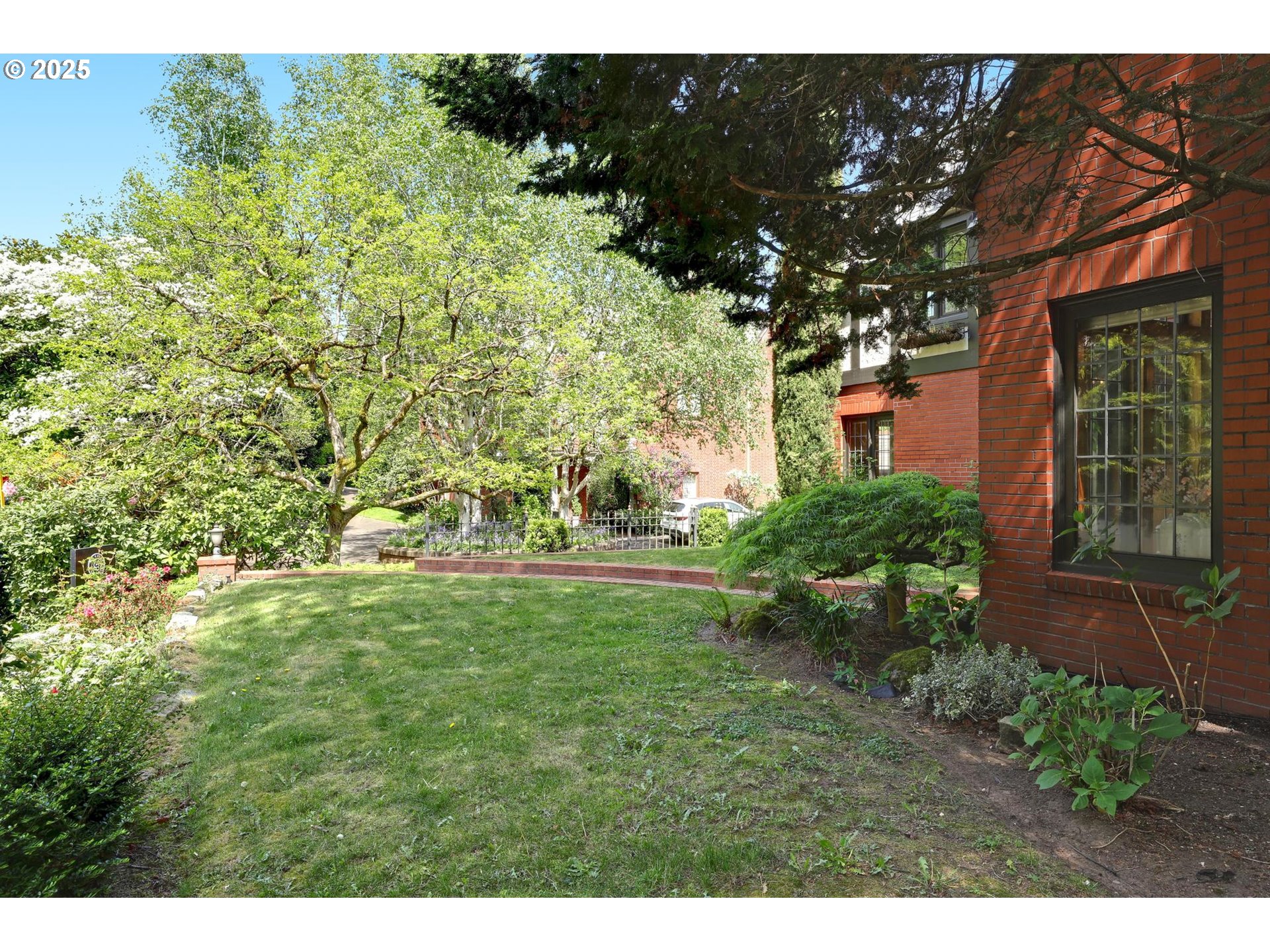 1034 Southwest Douglas Place Portland, OR 97205 - Photo 5 of 48