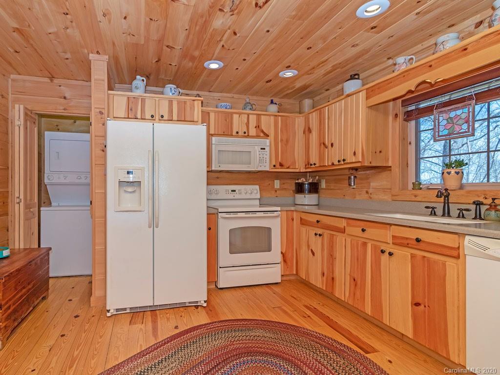 1385 Big Branch Road Brevard, NC 28712 - Photo 9 of 19 Gallery Image 9