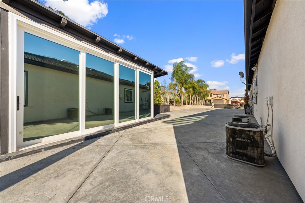 6069 Cannich Road Riverside, CA 92507 - Photo 20 of 75