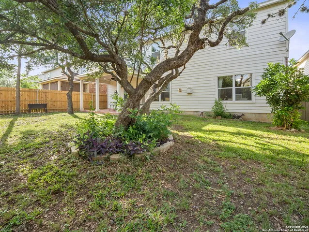 a view of a yard in front of house
