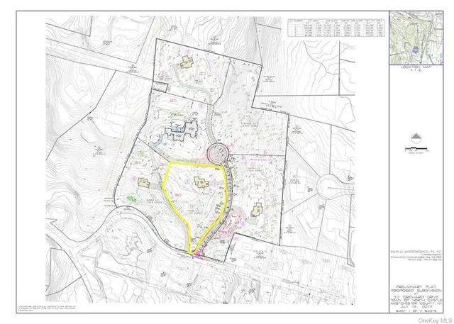 a black and white photo of a room