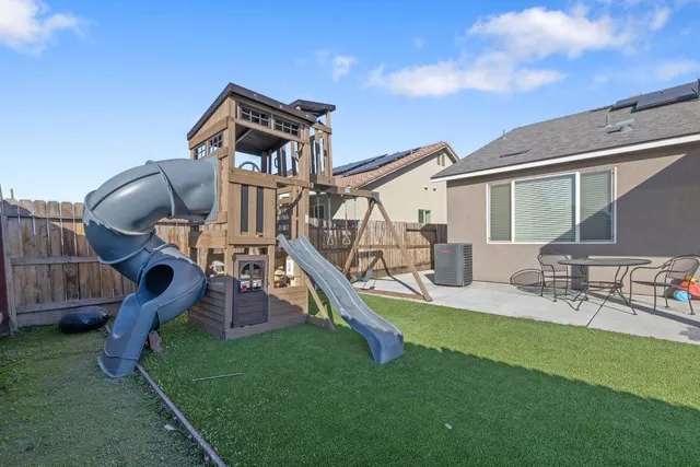 $424,500 | 3541 East Laura Court, Visalia, CA 93292