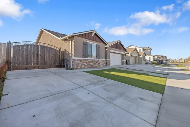 $424,500 | 3541 East Laura Court, Visalia, CA 93292