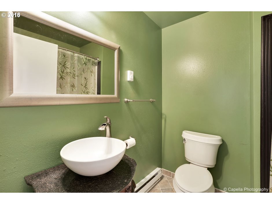 6440 Caldwell Road Gladstone, OR 97027 - Photo 18 of 23 Bathroom