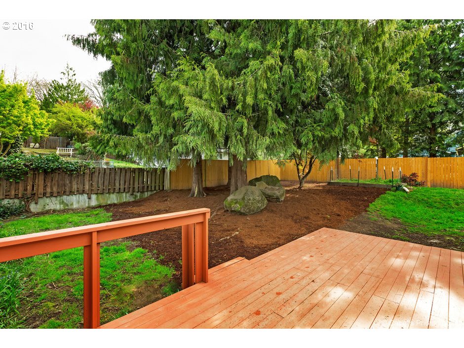 6440 Caldwell Road Gladstone, OR 97027 - Photo 22 of 23 Yard
