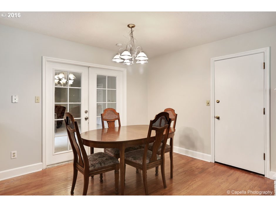 6440 Caldwell Road Gladstone, OR 97027 - Photo 8 of 23 Dining Area