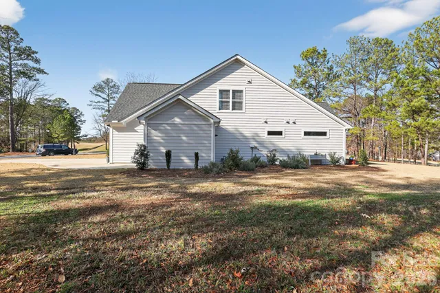 $489,900 | 401 Grand Harbor Boulevard, Ninety Six, SC 29666